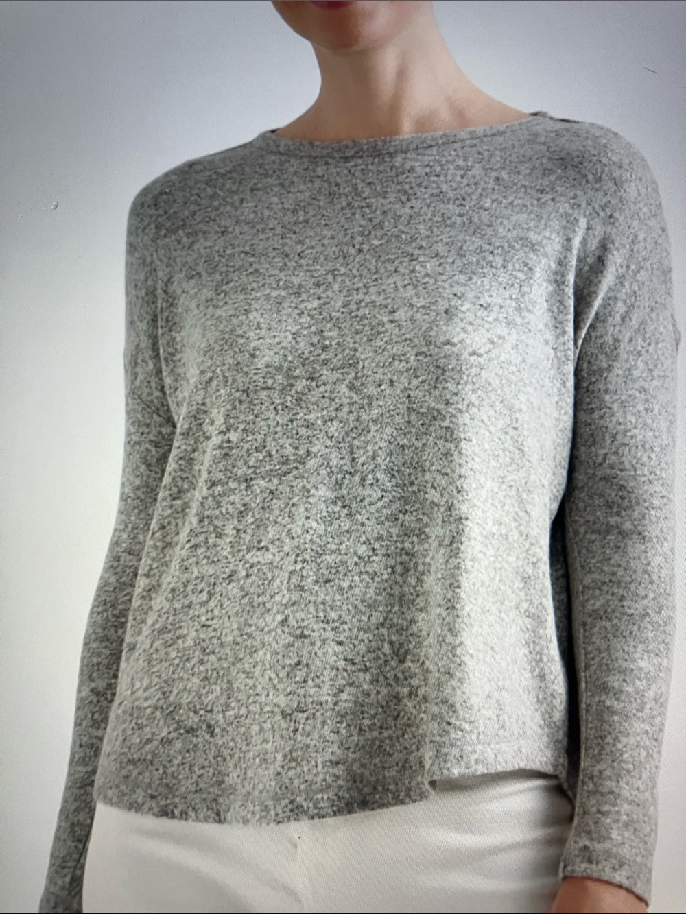 Bianca & Blu Light Grey Scoop-Neck Women's Sweater
